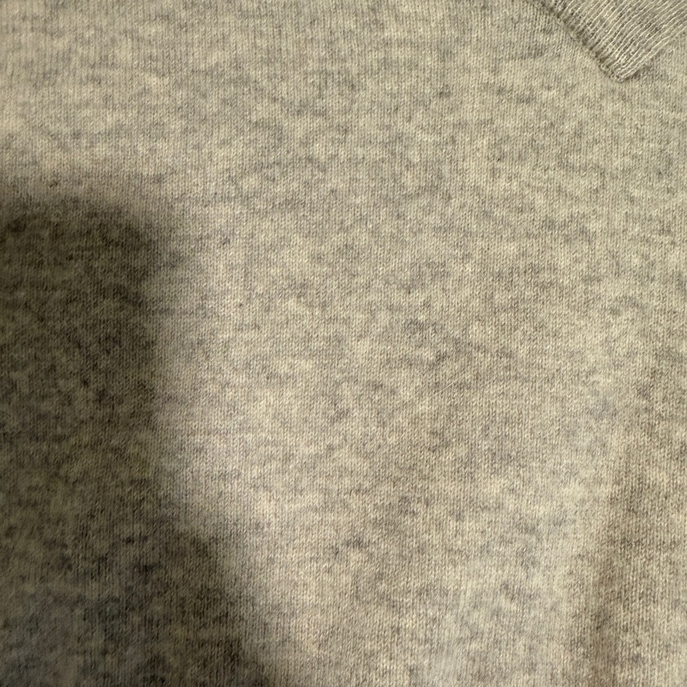 Madewell Cashmere V-Neck Sweater in Heather Shawdow - Picture 6 of 7